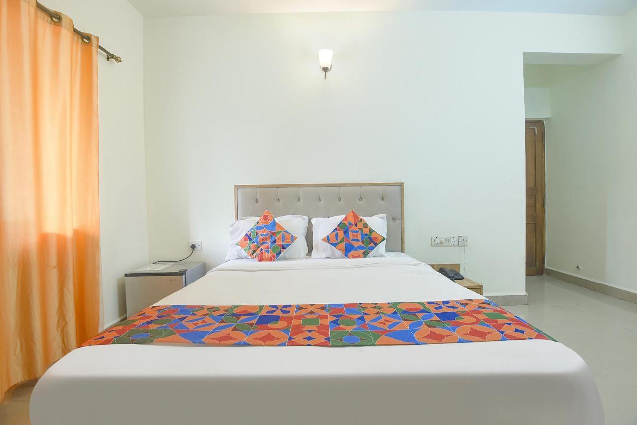 Fabexpress De Classio With Pool - Nr Candolim Beach Ξενοδοχείο Εξωτερικό φωτογραφία