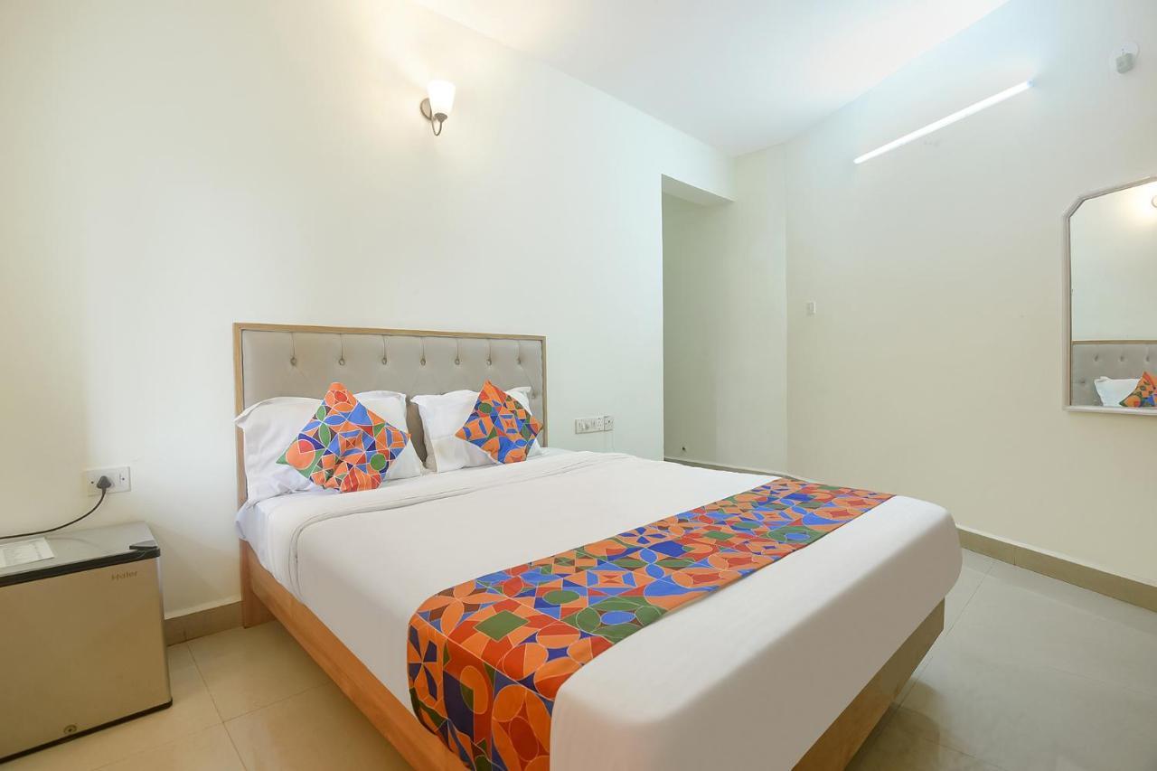 Fabexpress De Classio With Pool - Nr Candolim Beach Ξενοδοχείο Εξωτερικό φωτογραφία